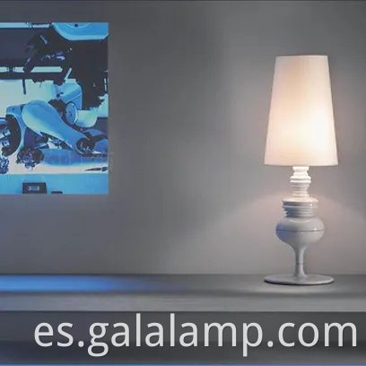 Lámpara de mesa inalámbrica de metal dorado moderna para decoración del hogar